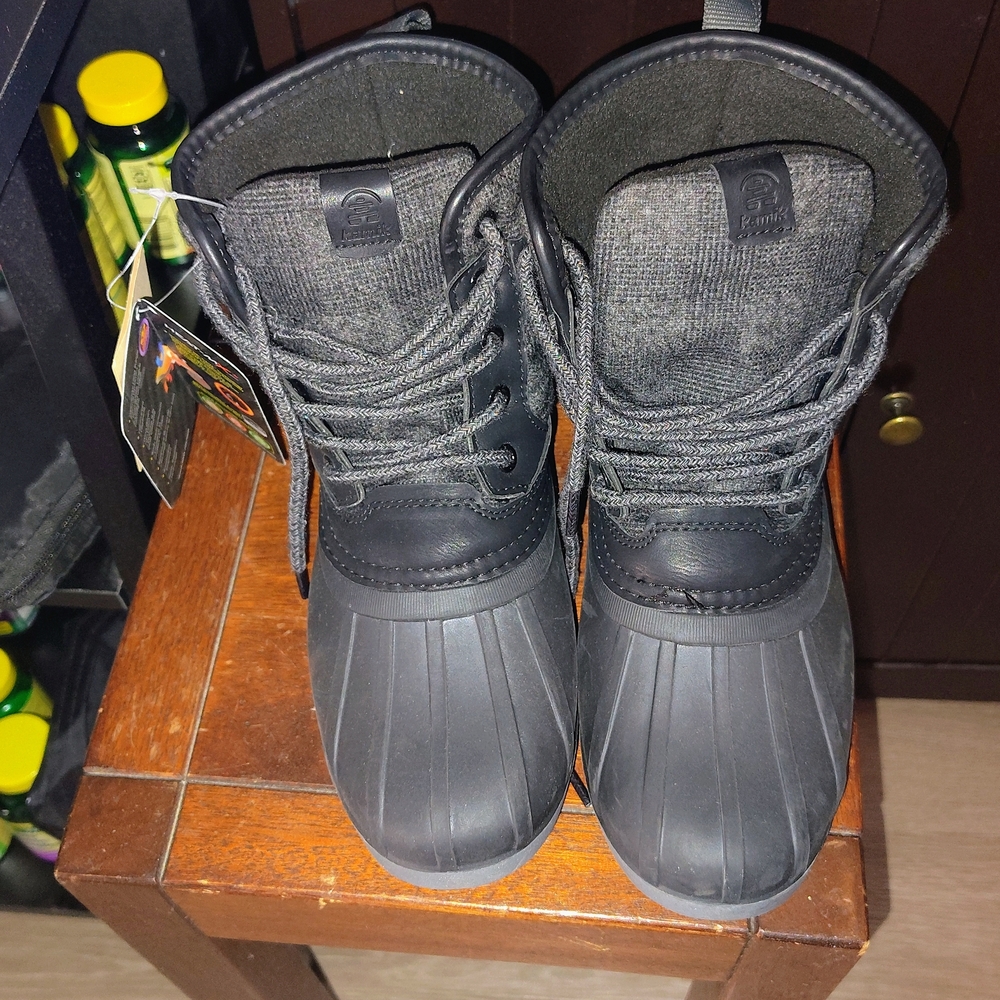 Nwt Kamuk Black and Gray Duck Boots